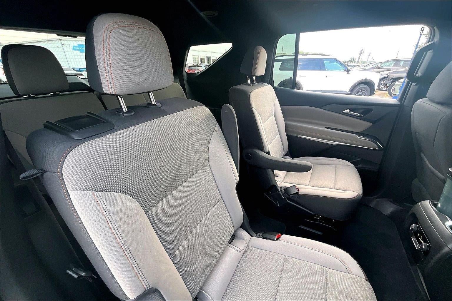 Used 2026 Chevrolet Traverse LT w/ Driver Confidence Package FWD image 24