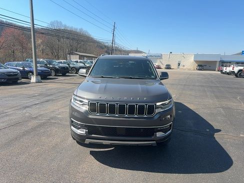 Used 2022 Jeep Wagoneer Series III w/ Flexible Seating Group image 2