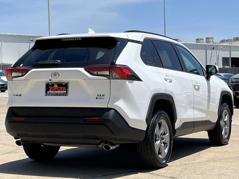 Used 2025 Toyota RAV4 XLE AWD/4WD image 4