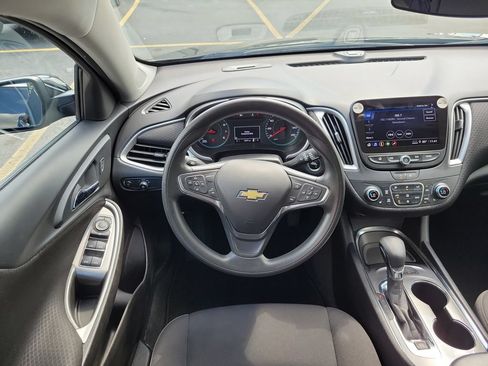 Used 2025 Chevrolet Malibu LT FWD image 13