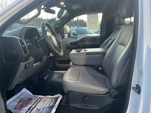 Used 2022 Ford F250 XL w/ Power Equipment Group image 10
