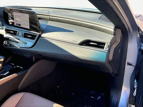 Used 2024 Lexus ES 350 w/ Premium Package image 18