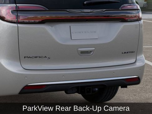 New 2026 Chrysler Pacifica Limited w/ Trailer Tow Group image 15