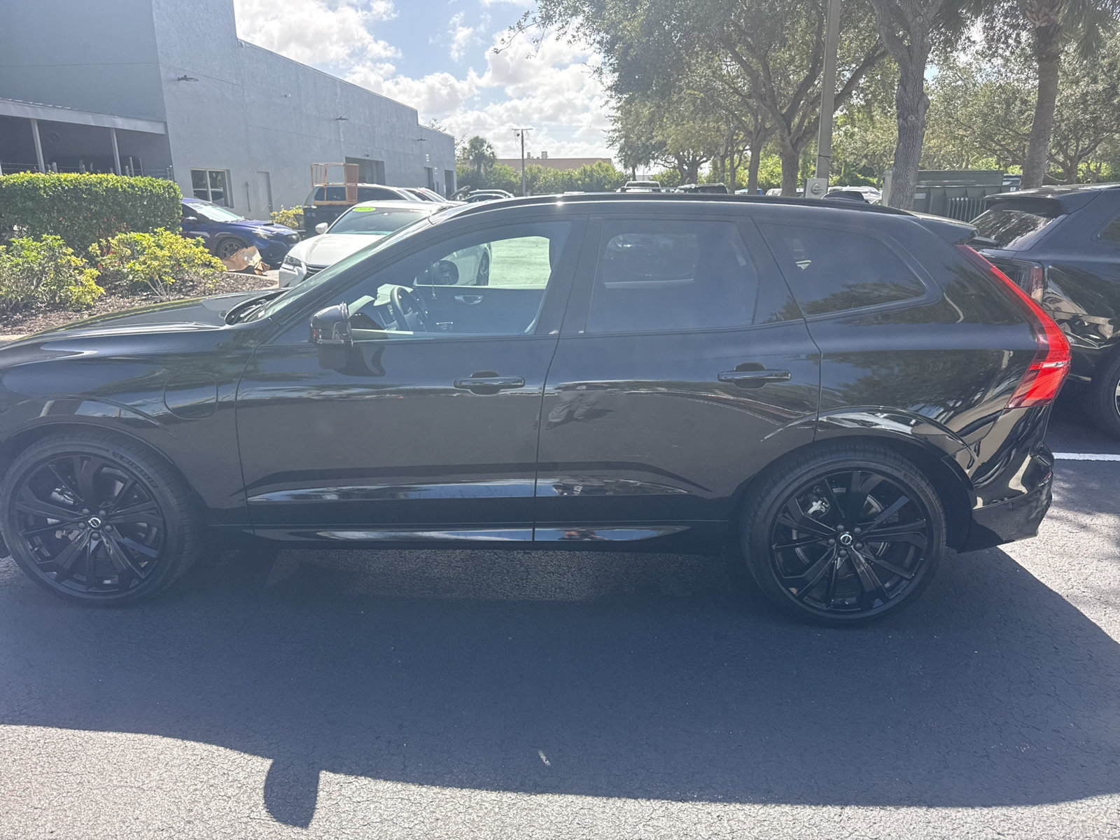 Used 2024 Volvo XC60 T8 Ultimate AWD/4WD image 6