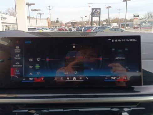 Used 2025 BMW X7 M60i image 29