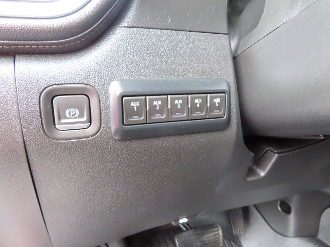 Used 2020 Chevrolet Silverado 3500 LT w/ Convenience Package AWD/4WD image 17