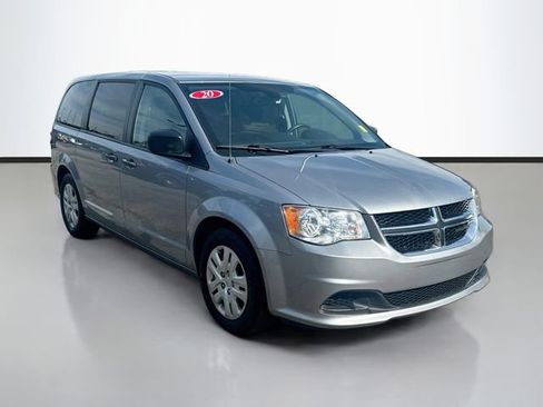 Used 2020 Dodge Grand Caravan SE FWD image 3