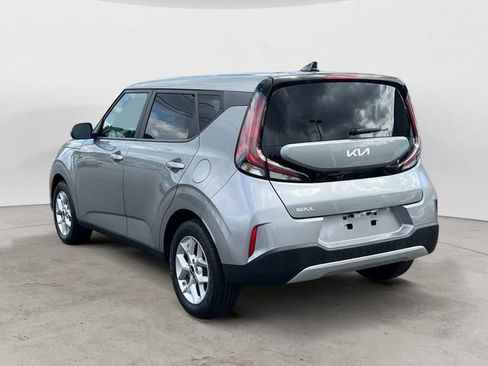 Used 2024 Kia Soul LX w/ Option Group 015 FWD image 3