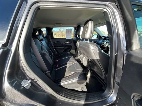 Used 2020 Jeep Cherokee Trailhawk w/ Cold Weather Group image 28