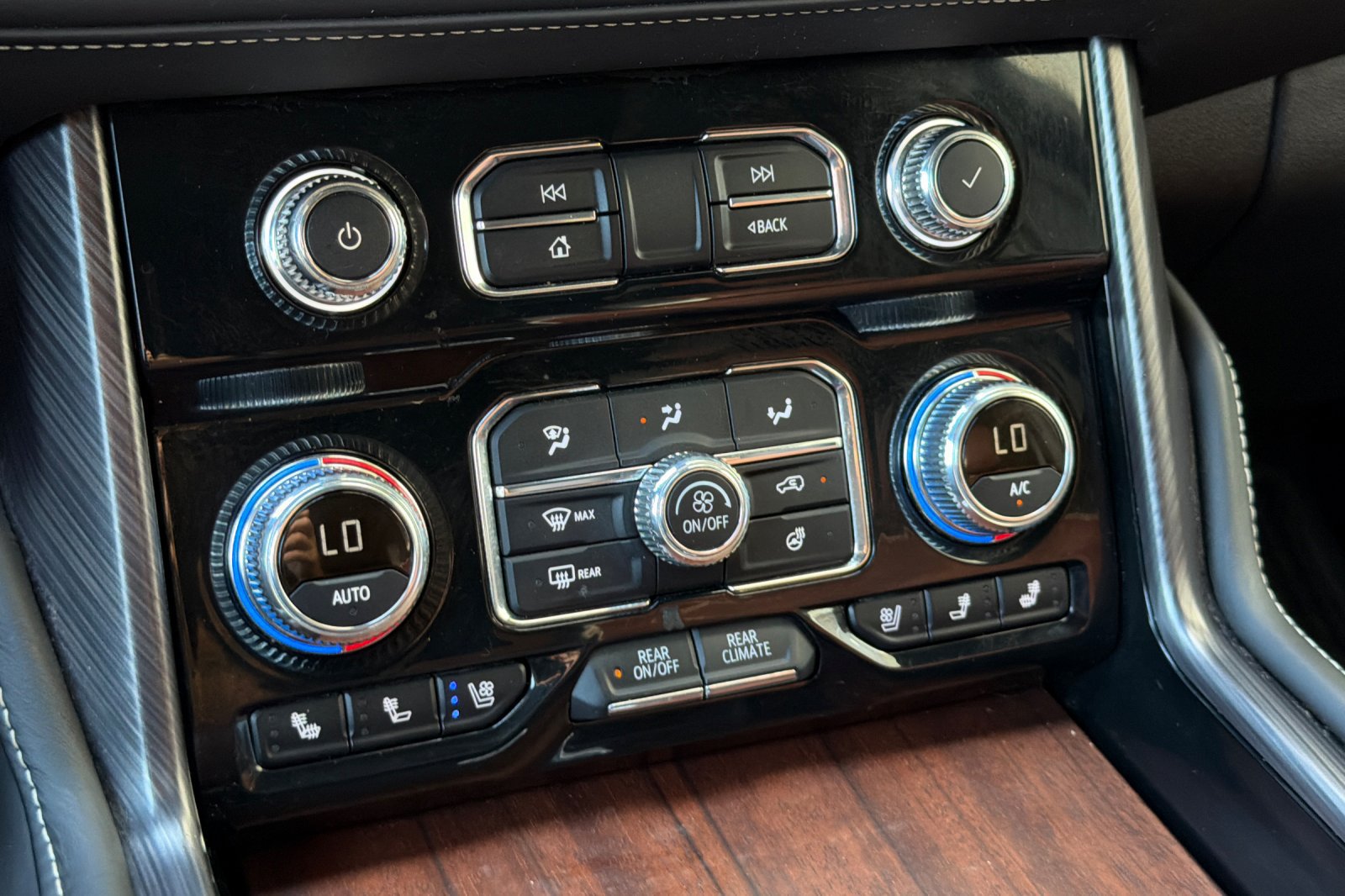Used 2024 GMC Yukon Denali Ultimate AWD/4WD image 22
