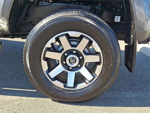 Used 2016 Toyota Tacoma SR5 w/ SR5 Appearance Package (SN) image 8