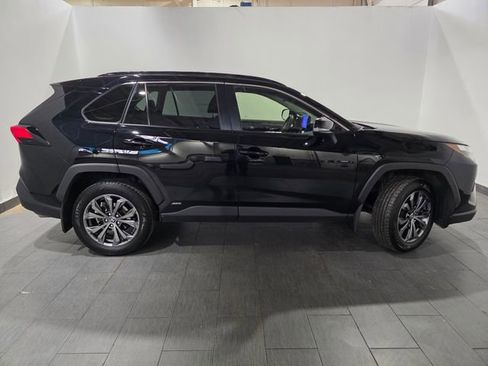 Used 2023 Toyota RAV4 XLE Premium image 6