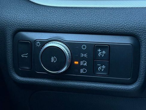 Used 2020 Ford Explorer XLT w/ Equipment Group 202A image 25