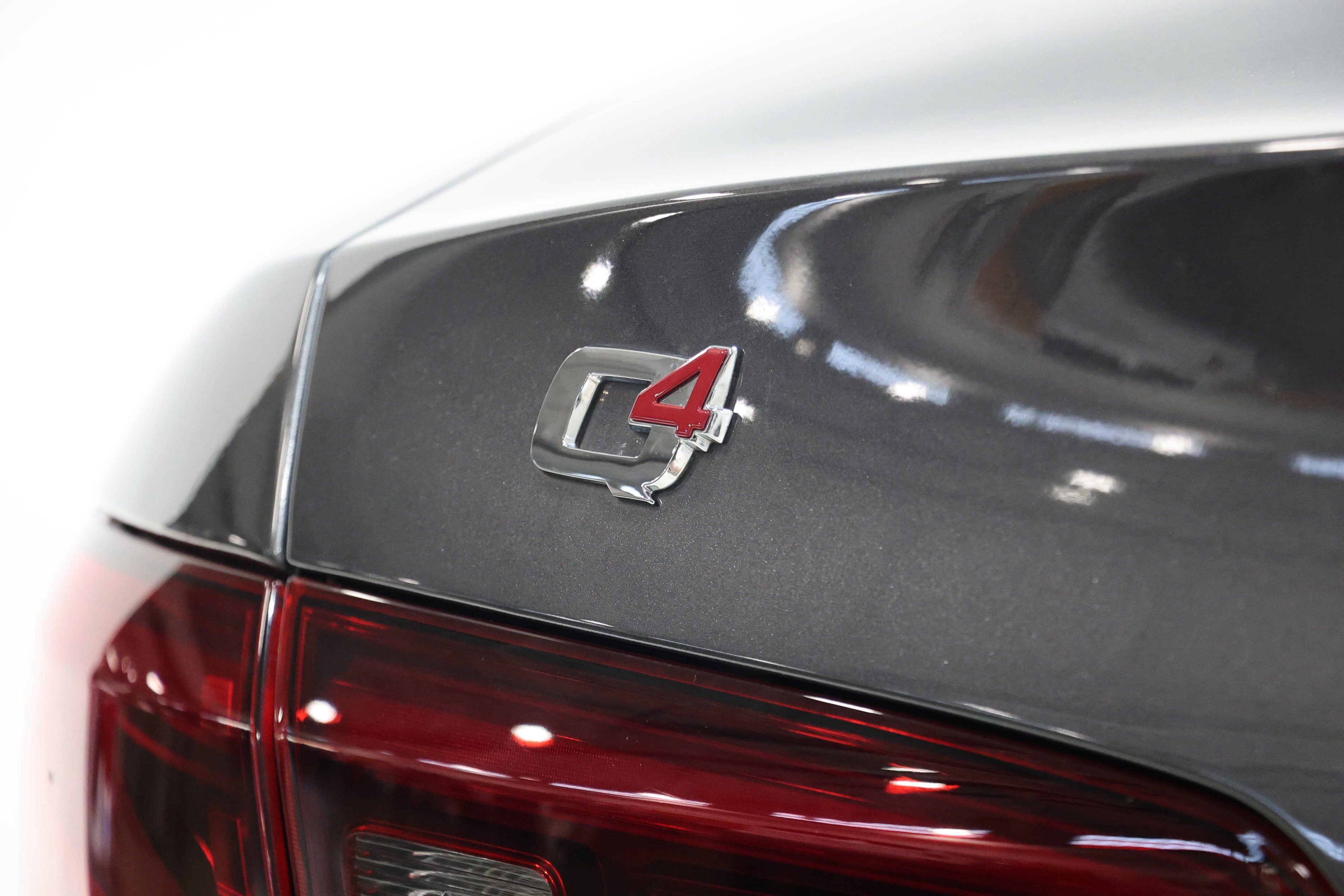 Certified 2023 Alfa Romeo Giulia Veloce AWD/4WD image 11
