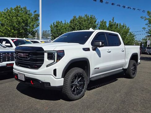 Used 2025 GMC Sierra 1500 AT4 w/ AT4 Premium Package AWD/4WD image 8