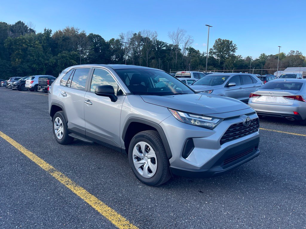Used 2025 Toyota RAV4 LE AWD/4WD image 7