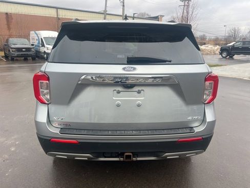 Used 2022 Ford Explorer XLT w/ Equipment Group 202A image 6