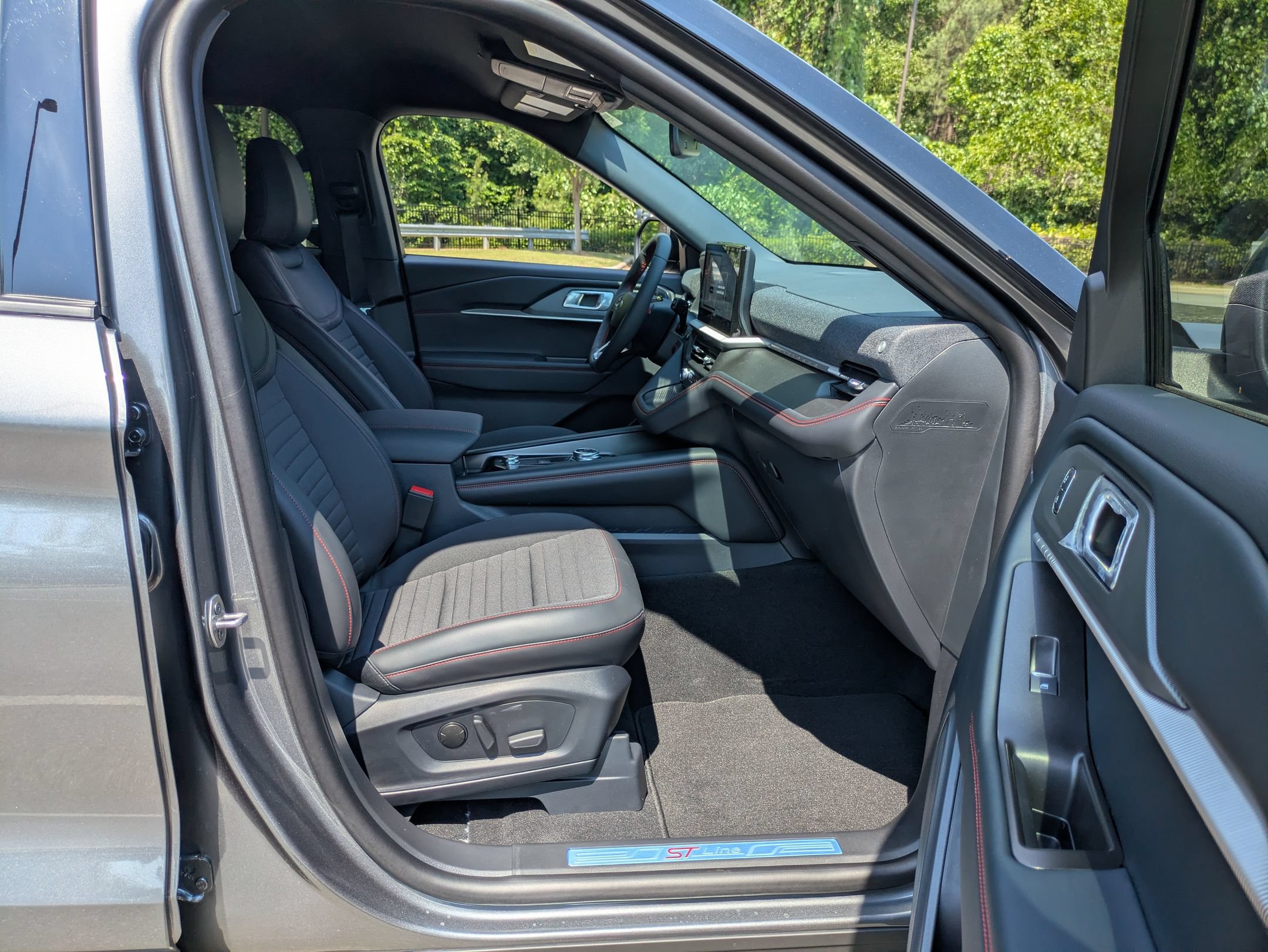 New 2026 Ford Explorer ST-Line w/ ST-Line Street Pack RWD image 36