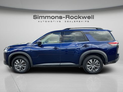 Used 2025 Nissan Pathfinder SV AWD/4WD image 2
