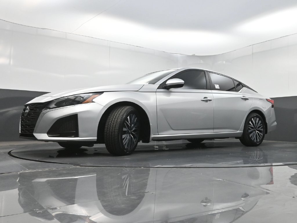 Used 2023 Nissan Altima 2.5 SV FWD image 23