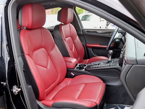 Used 2018 Porsche Macan Sport Edition AWD/4WD image 30