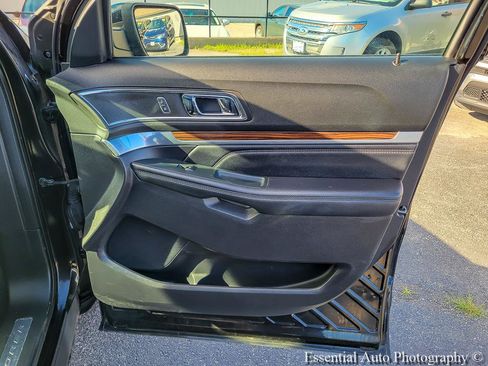 Used 2018 Ford Explorer Limited w/ Equipment Group 301A AWD/4WD image 34