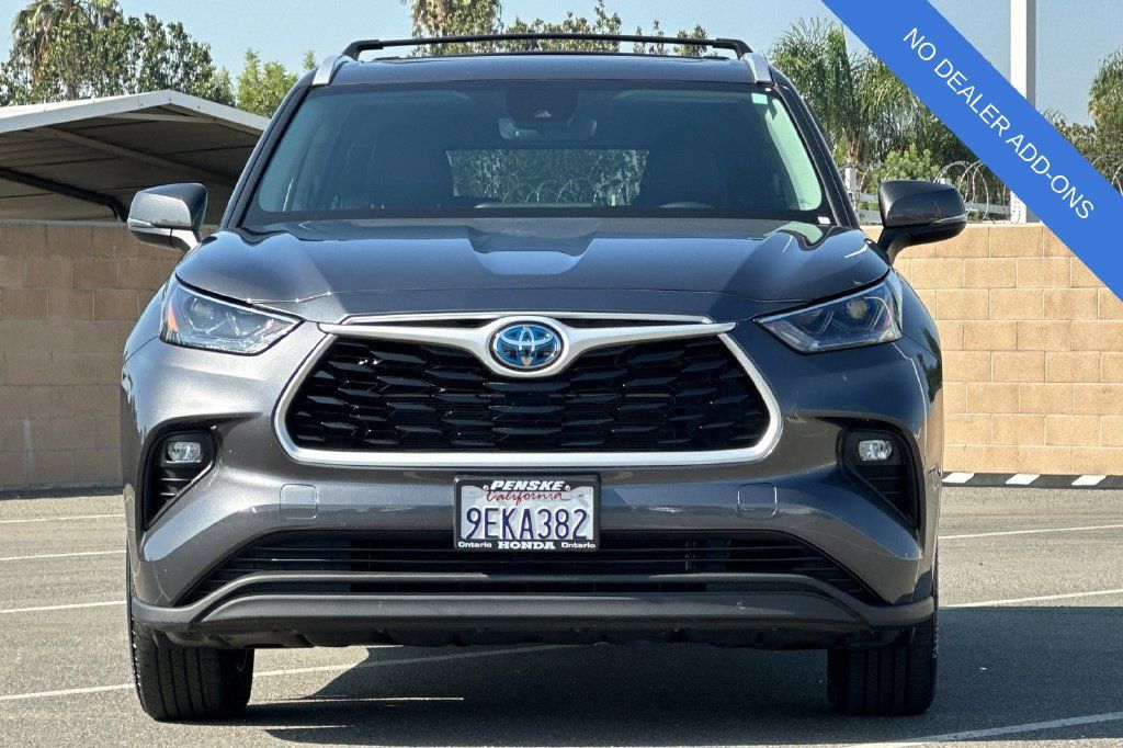 Used 2023 Toyota Highlander XLE AWD/4WD image 9