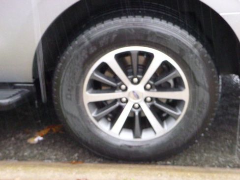 Used 2020 Ford Expedition XLT image 9