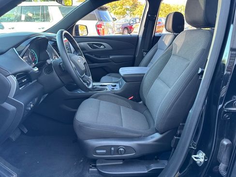 Used 2023 Chevrolet Traverse LT image 9