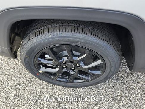 New 2026 Jeep Compass Latitude image 17