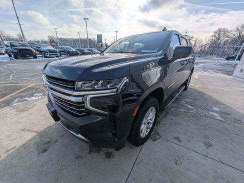Used 2024 Chevrolet Suburban LT image 8