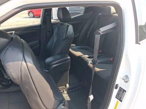Used 2014 Hyundai Veloster w/ Style Package 02 FWD image 20