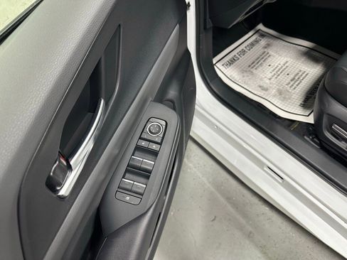 Used 2025 Toyota Prius XLE image 9