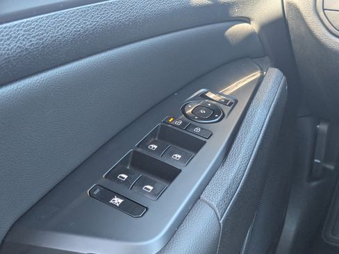 Used 2026 Kia Sportage SX image 40