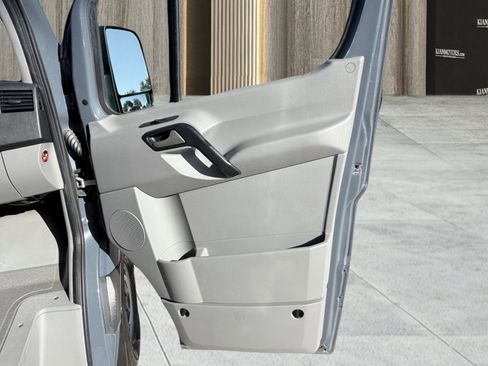 Used 2018 Mercedes-Benz Sprinter 2500 image 32