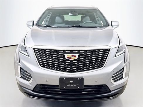 New 2025 Cadillac XT5 Luxury image 2
