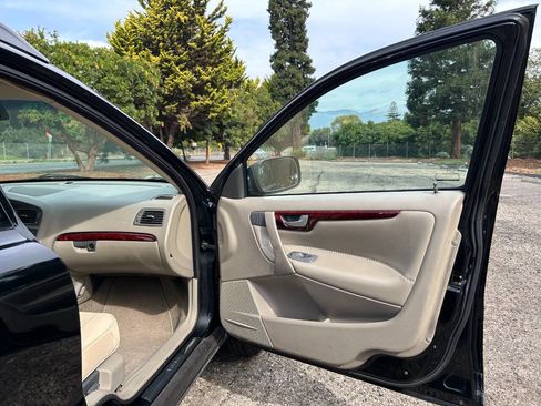 Used 2003 Volvo V70 image 28