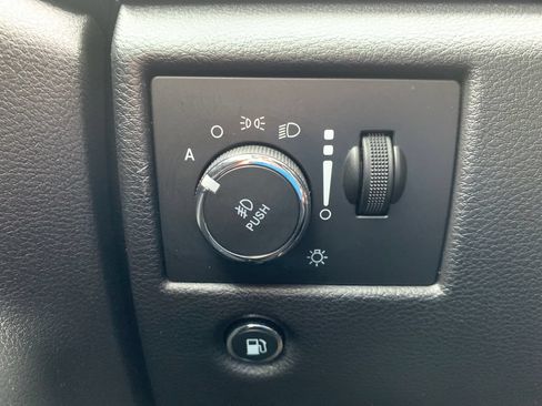 Used 2020 Jeep Grand Cherokee Altitude AWD/4WD image 23