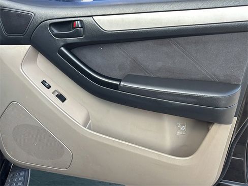 Used 2005 Toyota 4Runner SR5 image 9