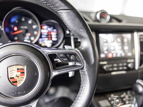 Used 2018 Porsche Macan image 26