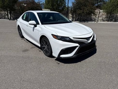Used 2023 Toyota Camry SE FWD image 12
