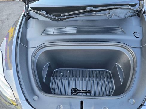 Used 2021 Tesla Model Y Long Range image 19