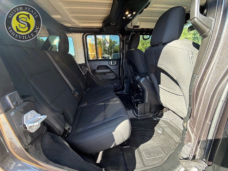 Used 2019 Jeep Wrangler Unlimited Sahara w/ LED Lighting Group AWD/4WD image 18