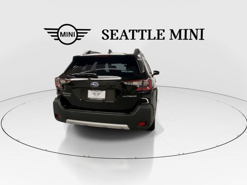 Used 2025 Subaru Outback Limited AWD/4WD image 10
