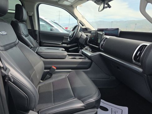 Used 2025 Ford Expedition Max Platinum AWD/4WD image 15