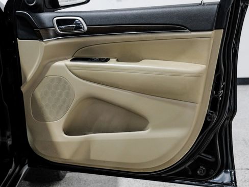 Used 2017 Jeep Grand Cherokee Limited image 43