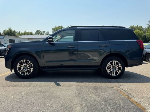 Used 2025 Ford Expedition Active AWD/4WD image 8