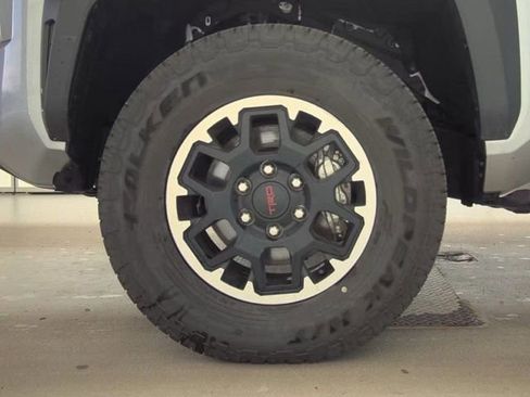 Used 2025 Toyota Tacoma TRD Off-Road image 21