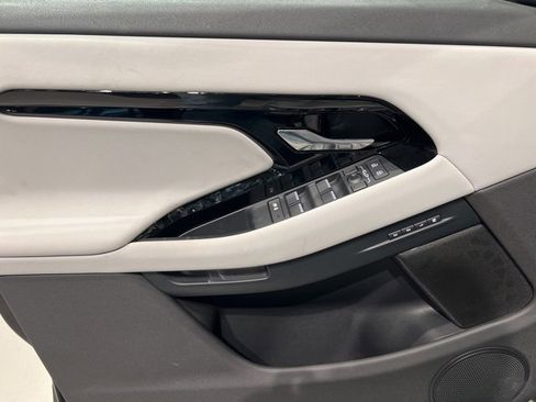 Used 2025 Land Rover Range Rover Evoque S image 20