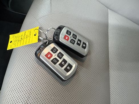 Used 2015 Toyota Sienna Limited image 28